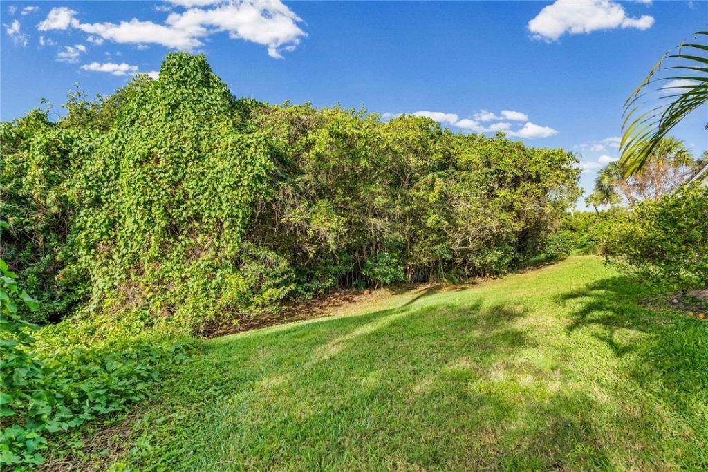 240 S Peppertree Drive, Vero Beach, FL 32963 Photo