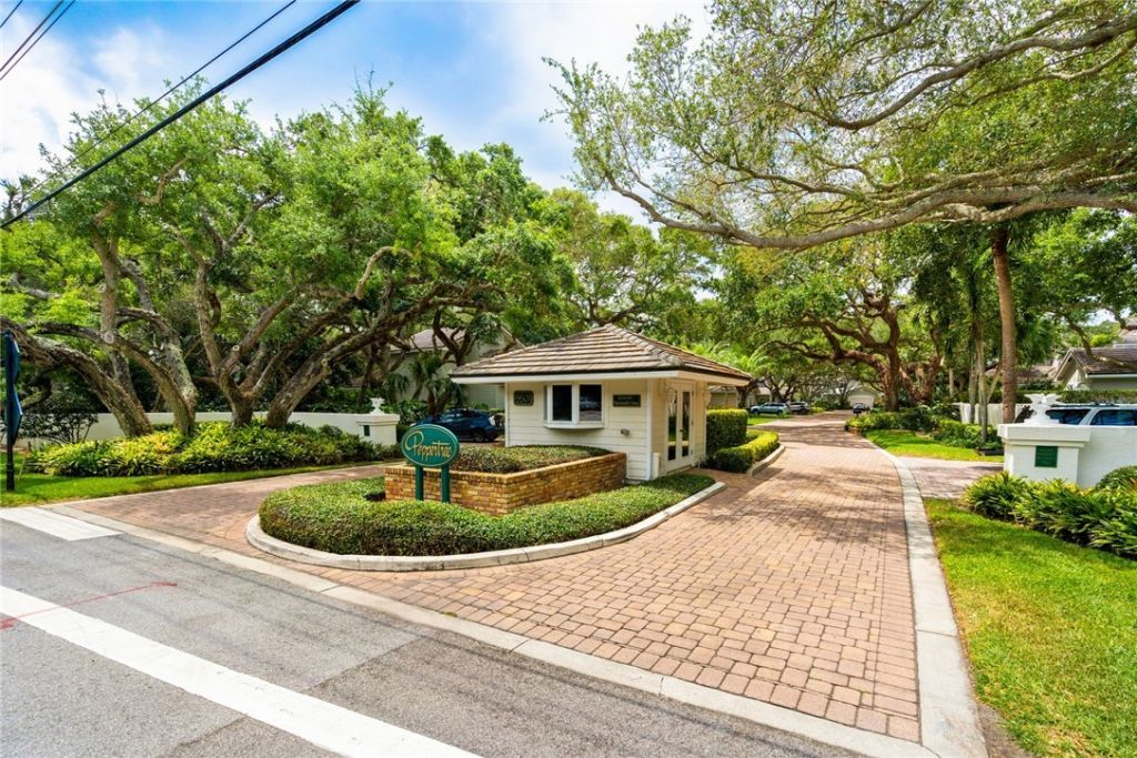 240 S Peppertree Drive, Vero Beach, FL 32963 Photo
