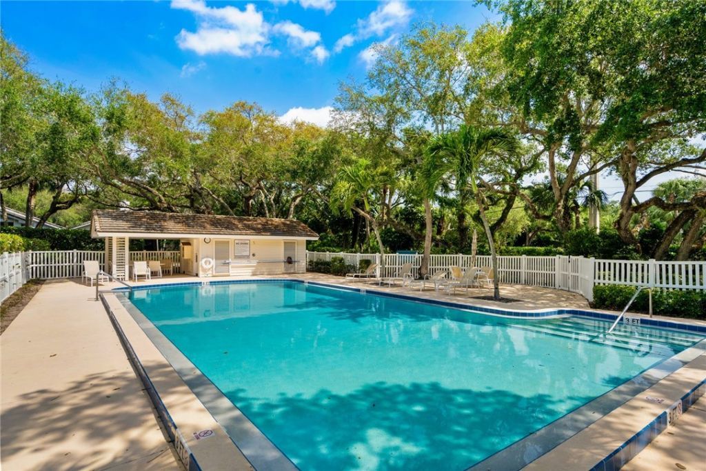 240 S Peppertree Drive, Vero Beach, FL 32963 Photo