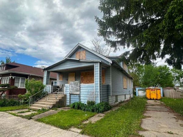 11941 S La Salle Street , Chicago, IL 60628
