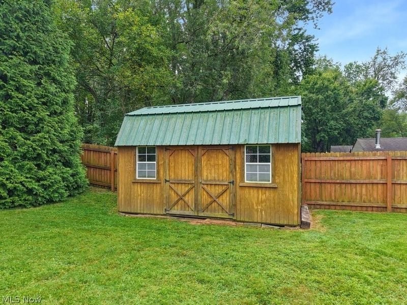 2195 Par Drive, Akron, OH 44312 Photo 10