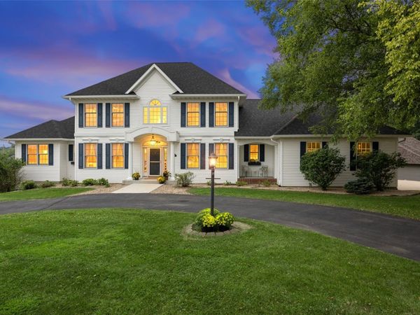 3826 Cedar Bluff Court NE, Cedar Rapids, IA 52411
