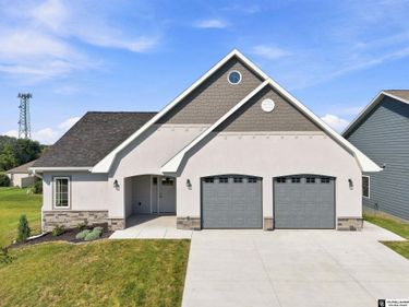 1057 N 12t Street, Seward, NE 68434