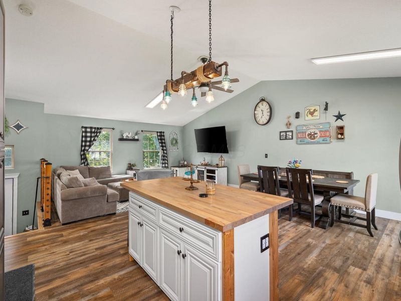 203 Fallen Timbers Court , Canal Winchester, OH 43110 Photo 7