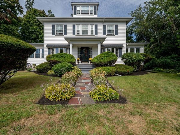 55 Akin St, Fairhaven, MA 02719