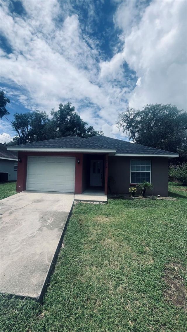 4737 5th Street , Zephyrhills, FL 33542 Main Photo