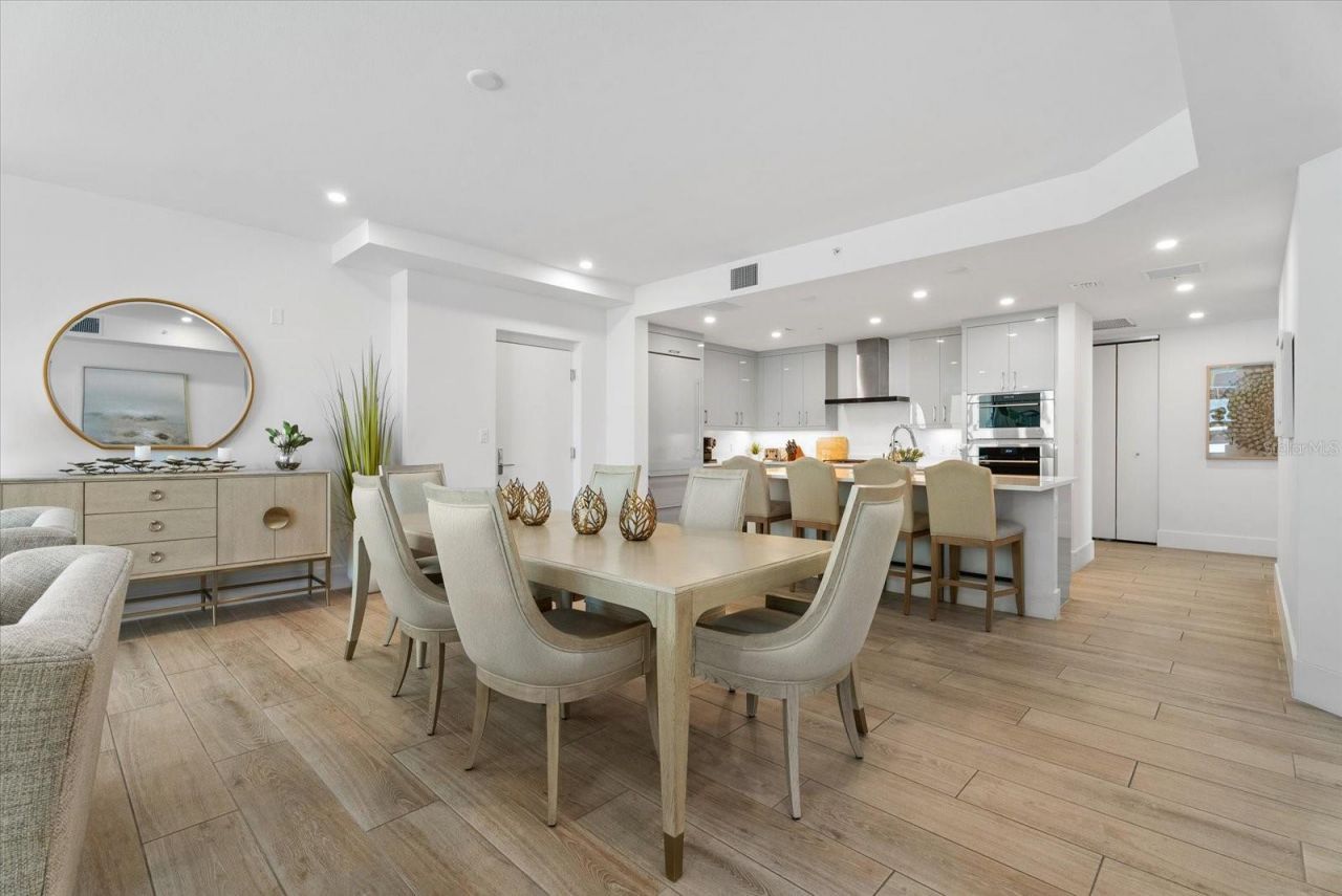 1035 Seaside Drive, Unit 502, Sarasota, FL 34242 Photo