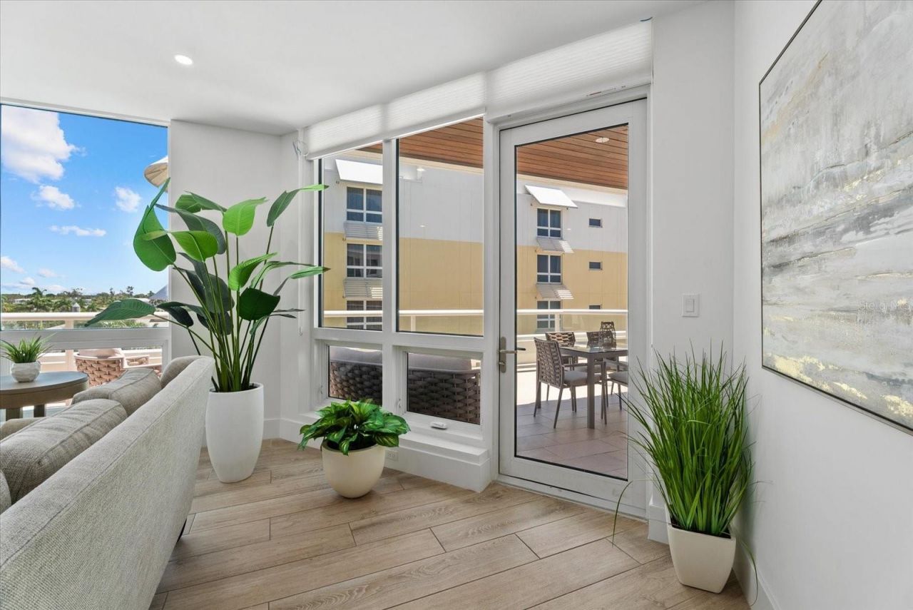 1035 Seaside Drive, Unit 502, Sarasota, FL 34242 Photo