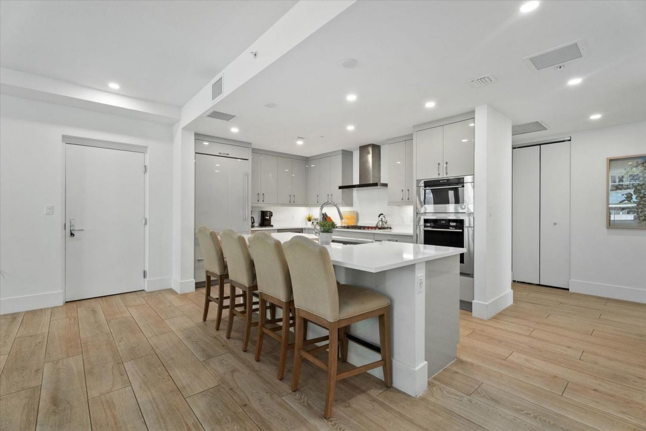 1035 Seaside Drive, Unit 502, Sarasota, FL 34242 Photo