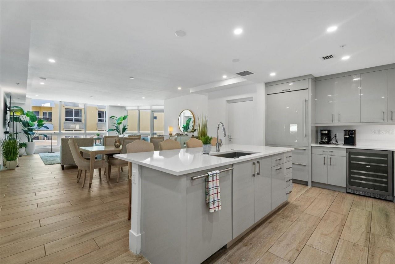 1035 Seaside Drive, Unit 502, Sarasota, FL 34242 Photo