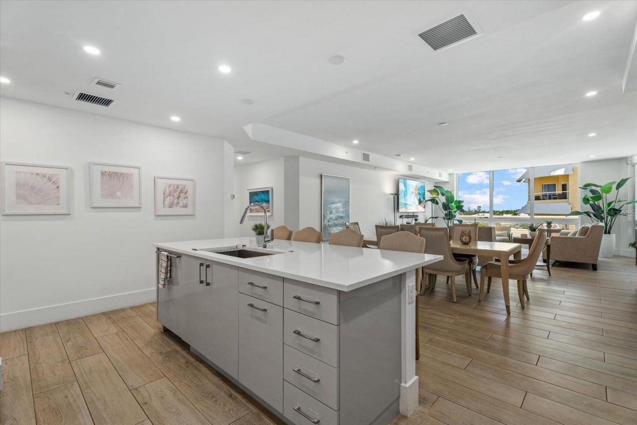 1035 Seaside Drive, Unit 502, Sarasota, FL 34242 Photo