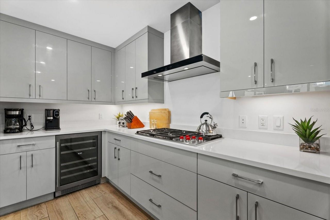 1035 Seaside Drive, Unit 502, Sarasota, FL 34242 Photo