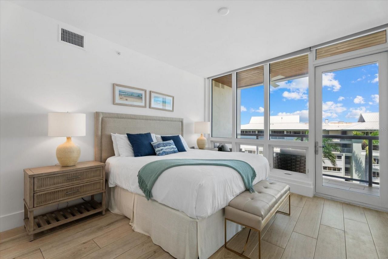 1035 Seaside Drive, Unit 502, Sarasota, FL 34242 Photo