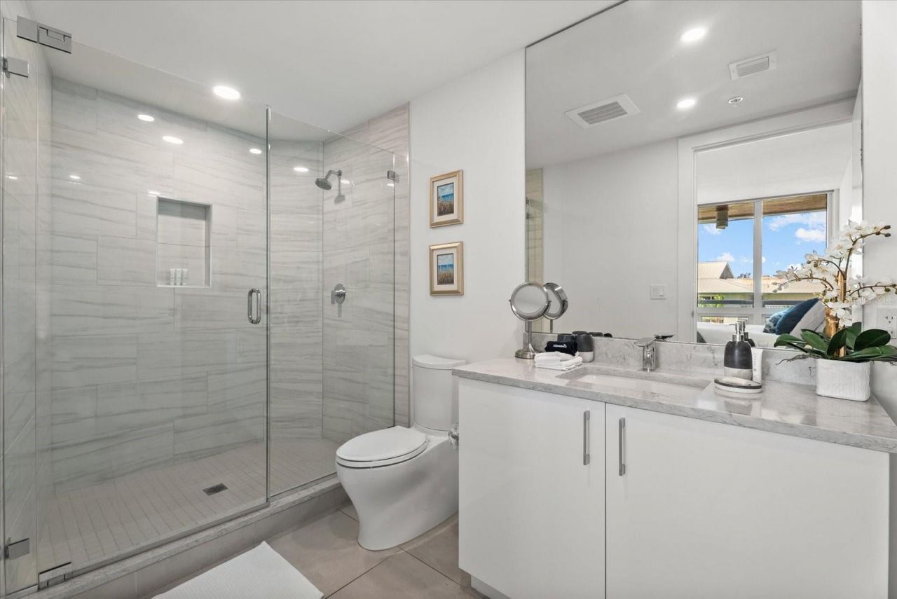 1035 Seaside Drive, Unit 502, Sarasota, FL 34242 Photo