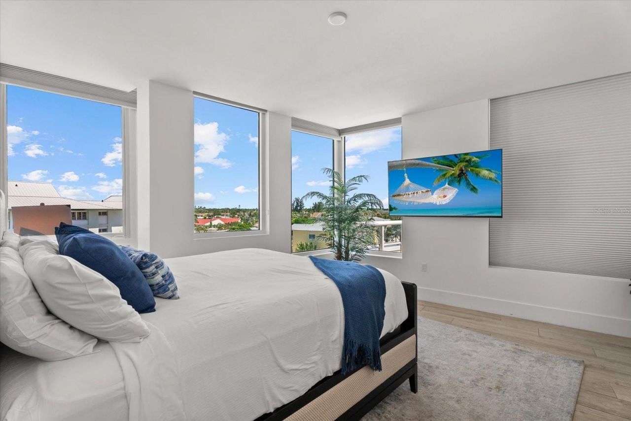 1035 Seaside Drive, Unit 502, Sarasota, FL 34242 Photo