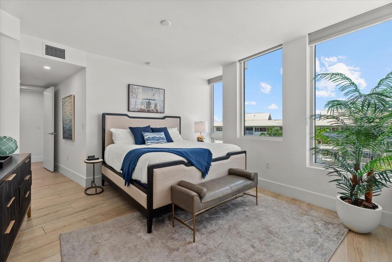 1035 Seaside Drive, Unit 502, Sarasota, FL 34242 Photo