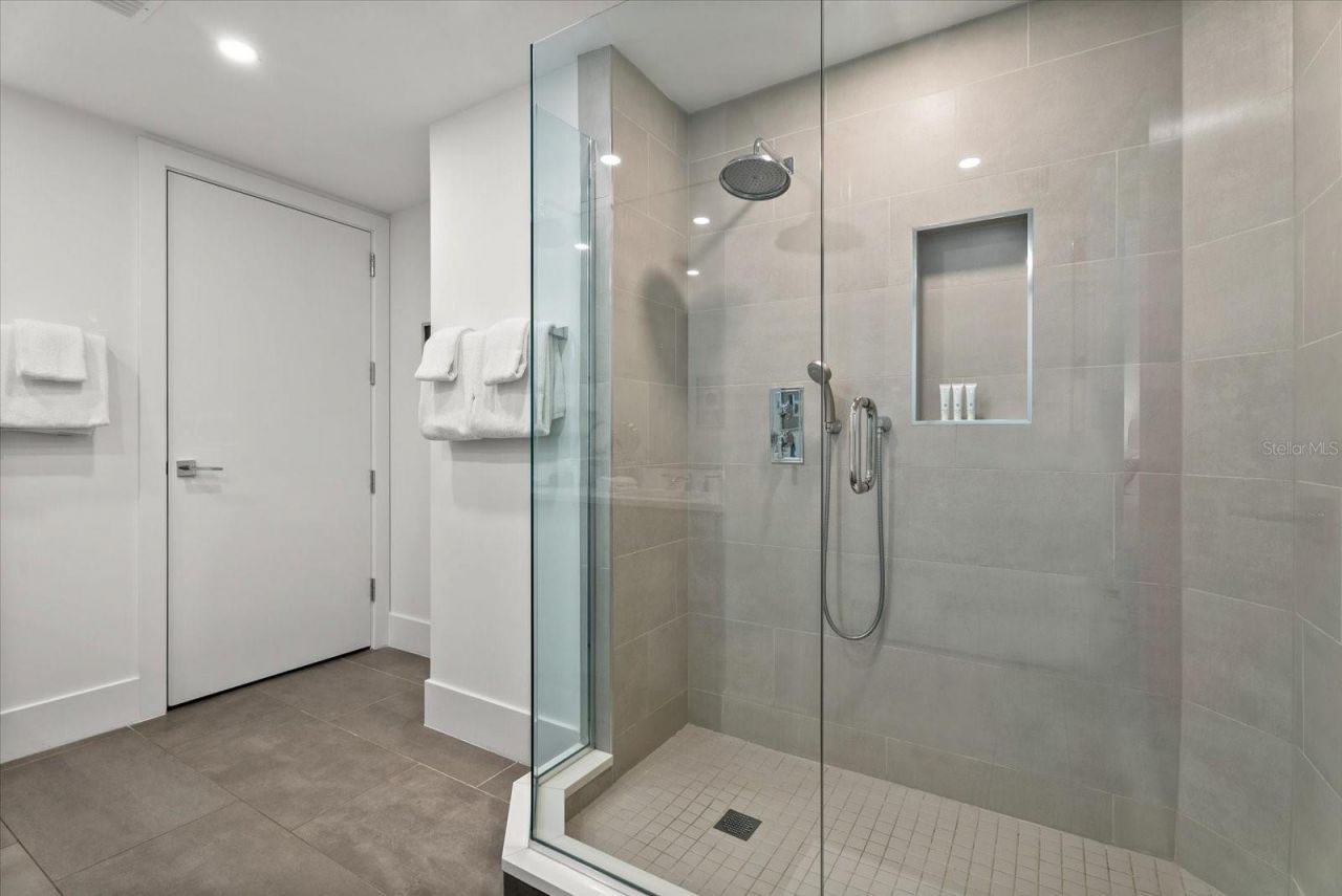 1035 Seaside Drive, Unit 502, Sarasota, FL 34242 Photo