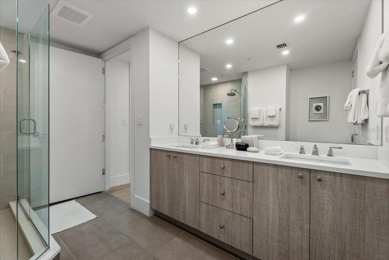 1035 Seaside Drive, Unit 502, Sarasota, FL 34242 Photo