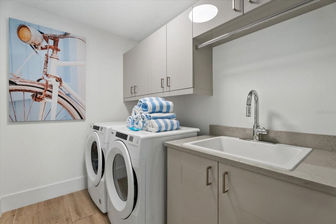 1035 Seaside Drive, Unit 502, Sarasota, FL 34242 Photo