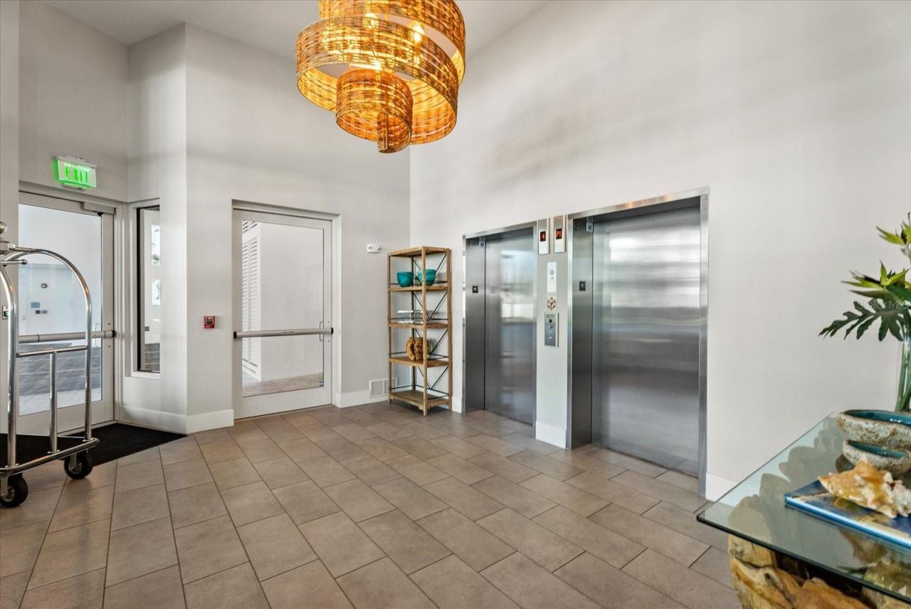 1035 Seaside Drive, Unit 502, Sarasota, FL 34242 Photo