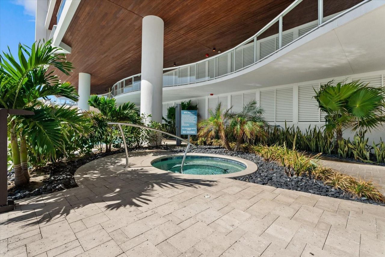 1035 Seaside Drive, Unit 502, Sarasota, FL 34242 Photo
