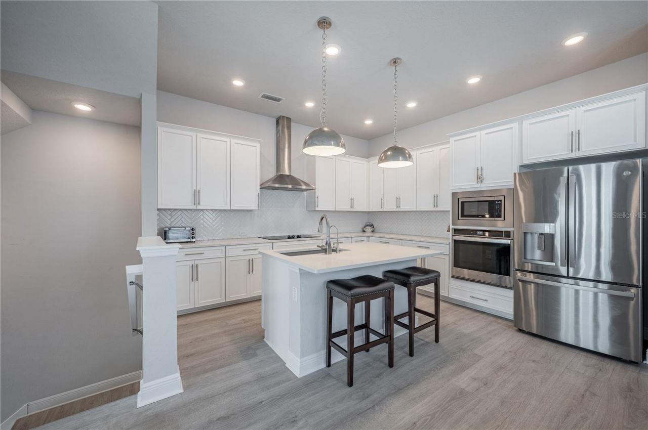 2400 Ezzell Court, Sarasota, FL 34237 Photo