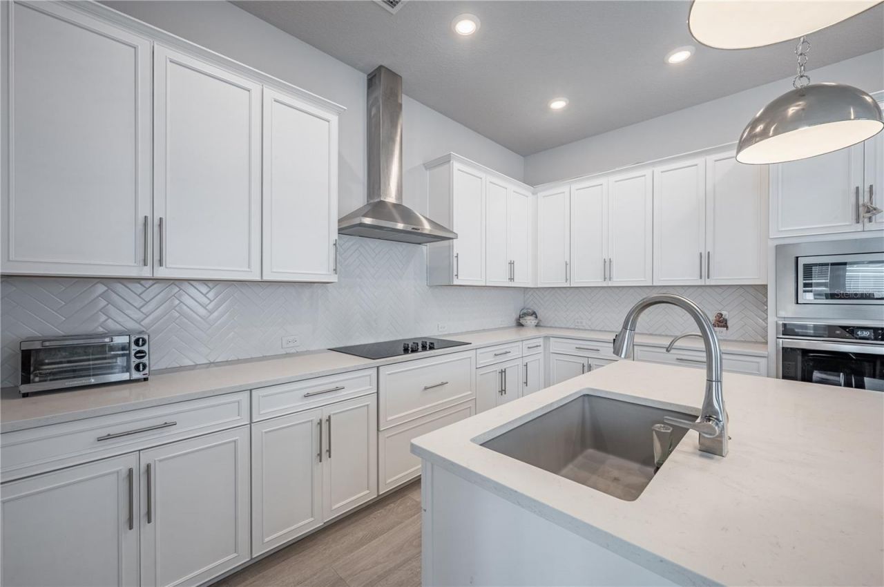 2400 Ezzell Court, Sarasota, FL 34237 Photo