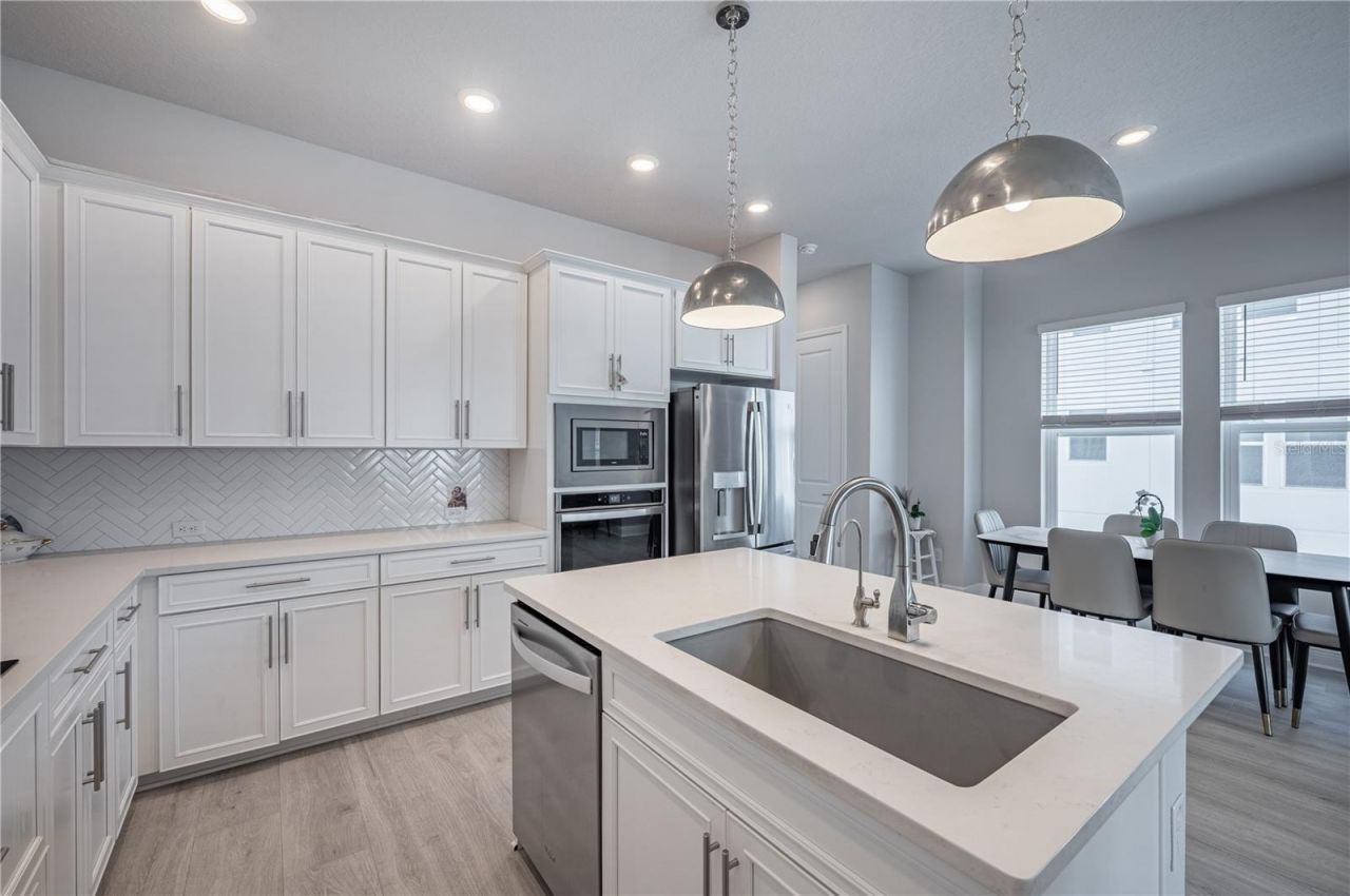 2400 Ezzell Court, Sarasota, FL 34237 Photo