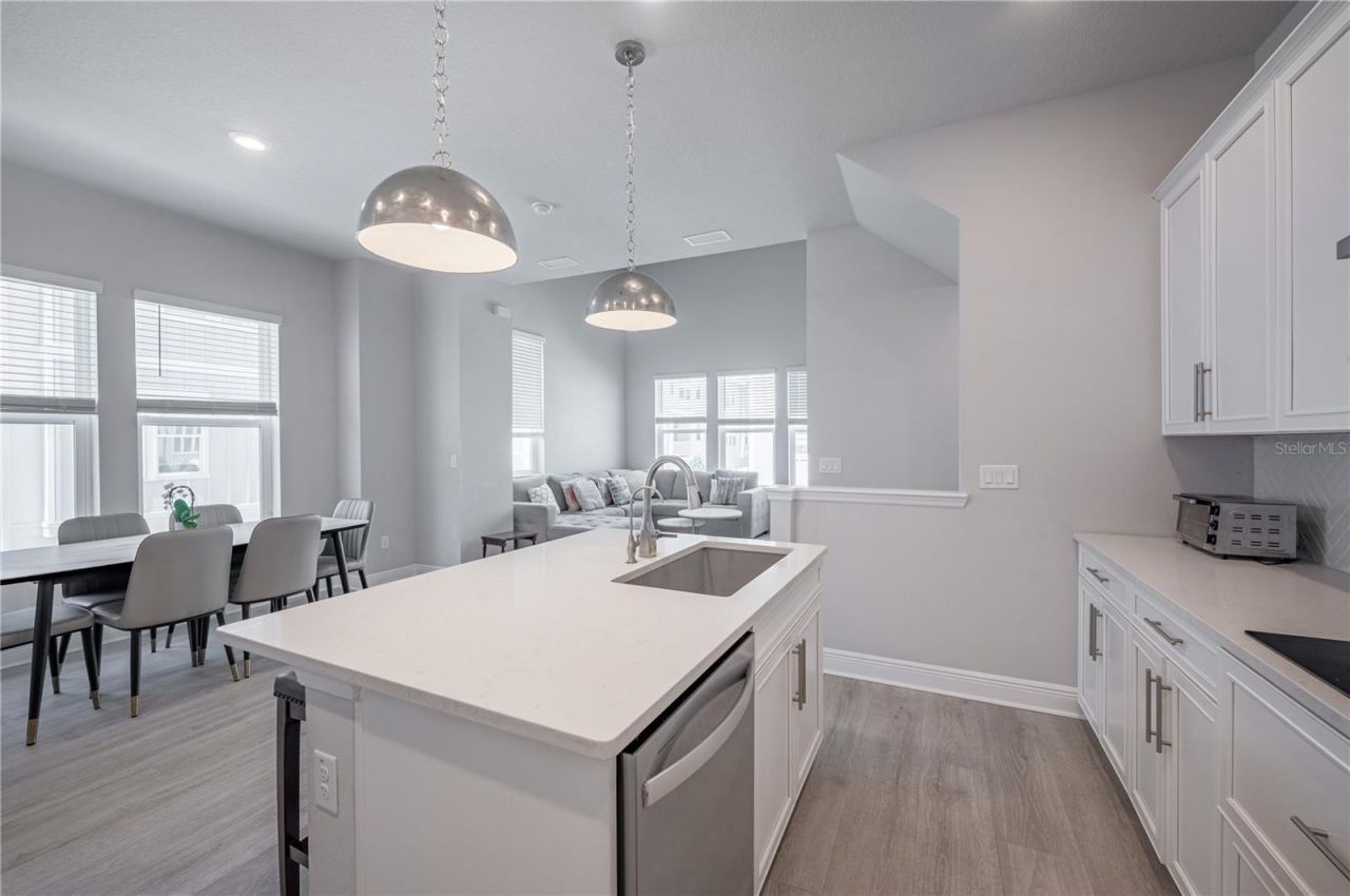2400 Ezzell Court, Sarasota, FL 34237 Photo