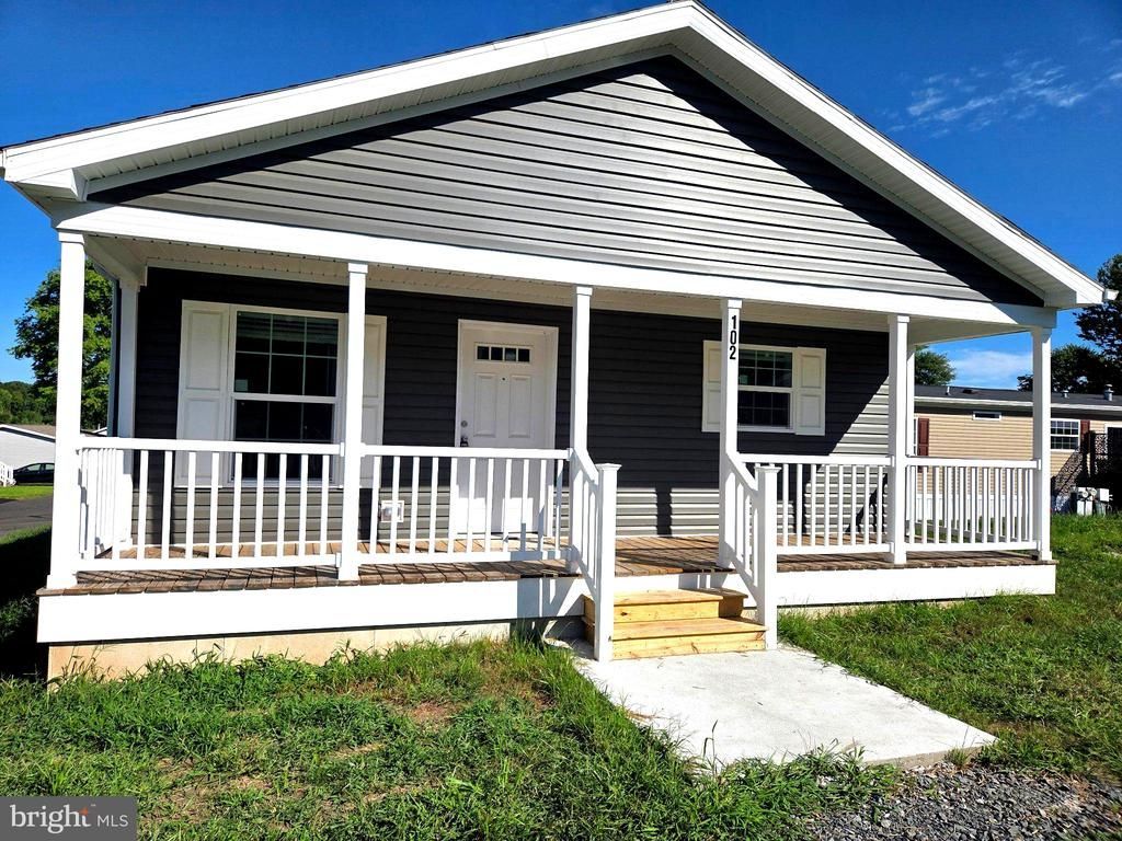 102 E CIRCLE DRIVE, DOYLESTOWN, PA 18901