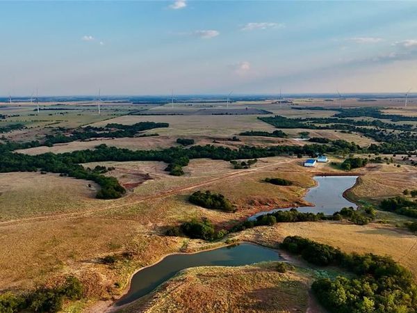 26498 E 670 Road, Hennessey, OK 73742