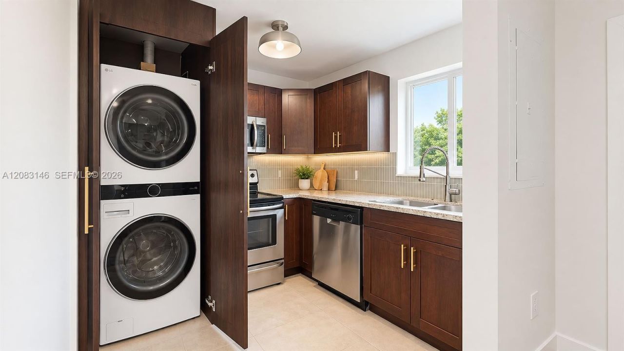 3558 SW 26th St , Unit 3558, Miami, FL 33133 Photo