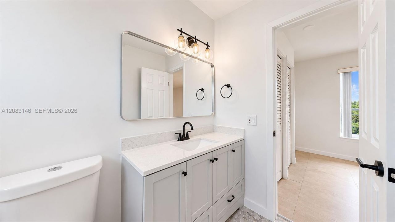 3558 SW 26th St , Unit 3558, Miami, FL 33133 Photo