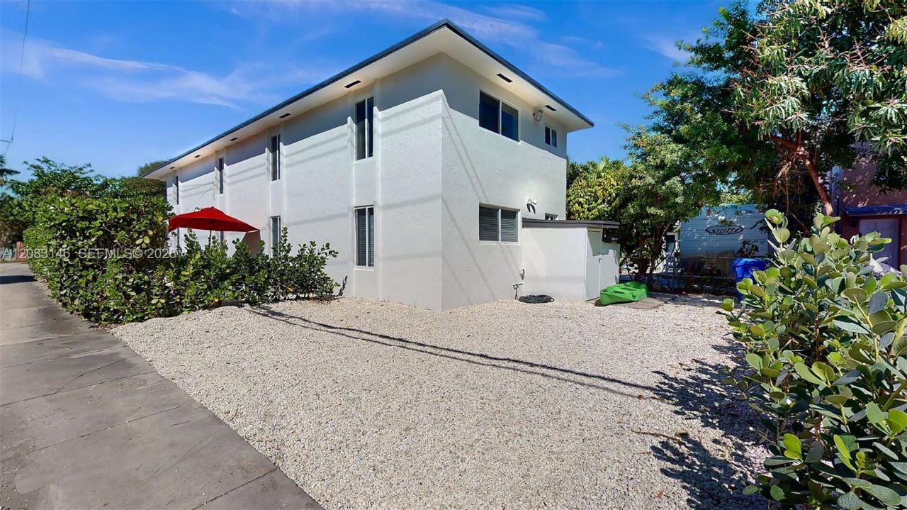 3558 SW 26th St , Unit 3558, Miami, FL 33133 Photo