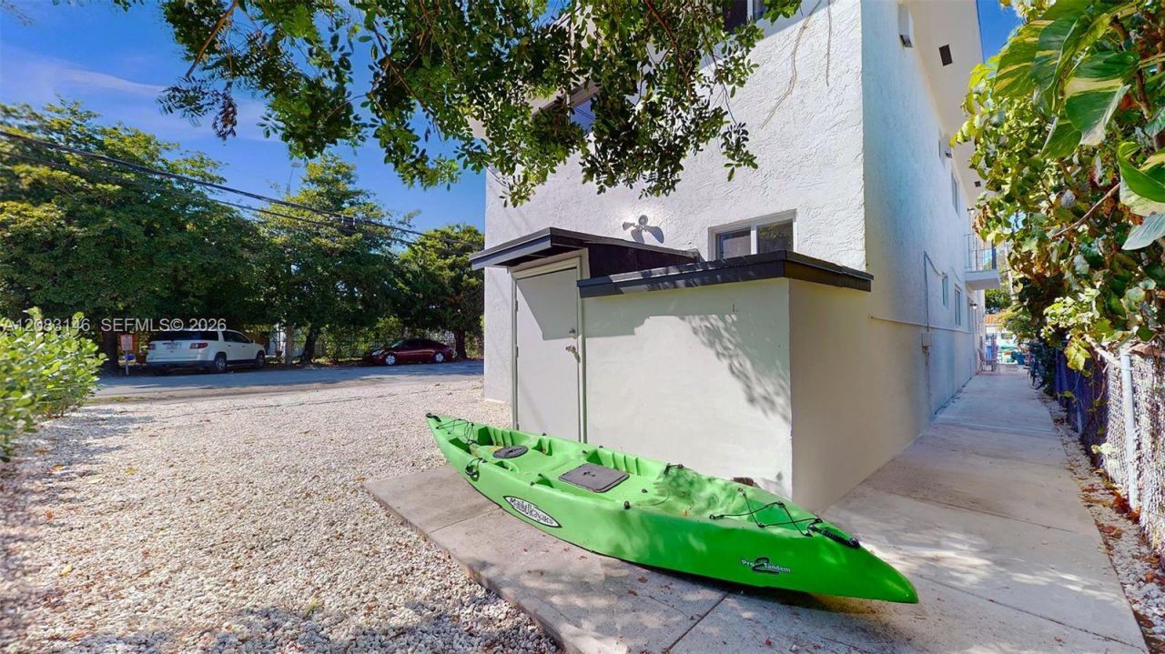 3558 SW 26th St , Unit 3558, Miami, FL 33133 Photo