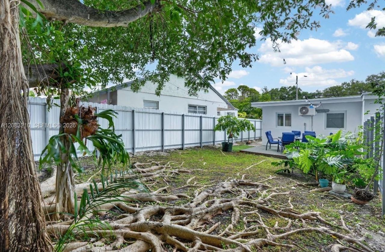 2422 NW 11th St, Unit 1, Miami, FL 33125 Photo