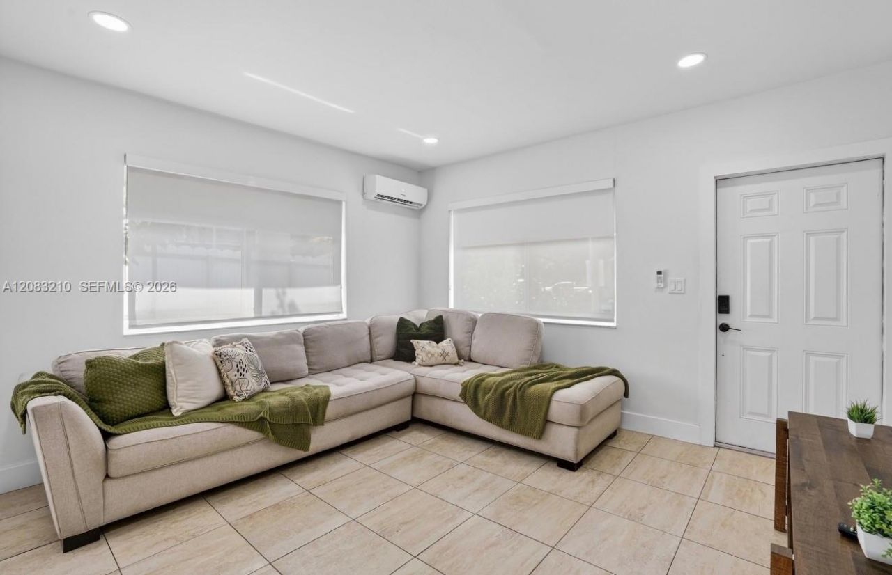 2422 NW 11th St, Unit 1, Miami, FL 33125 Photo