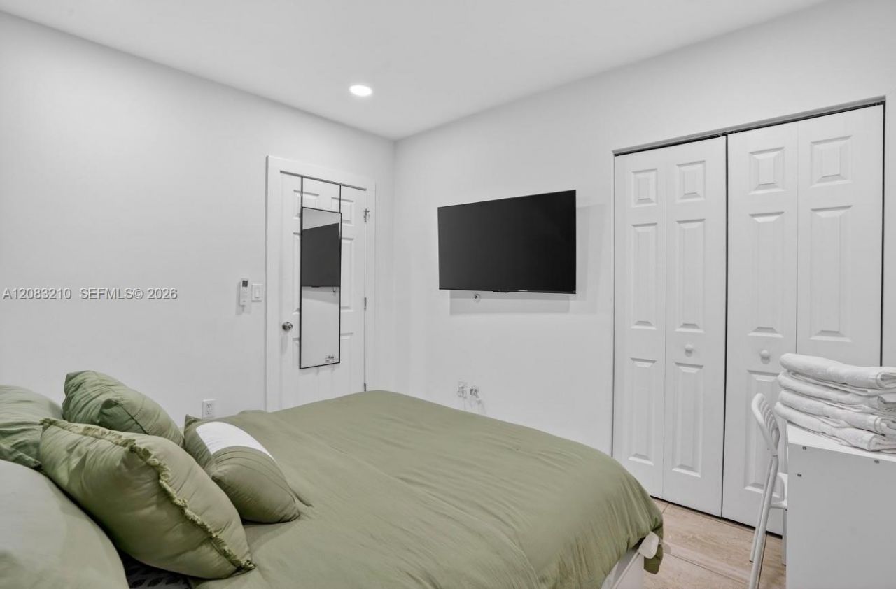 2422 NW 11th St, Unit 1, Miami, FL 33125 Photo