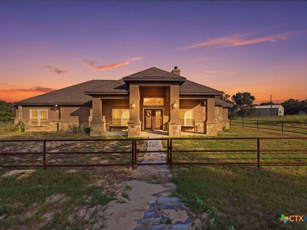 494 Flash Circle, Gonzales, TX 78648