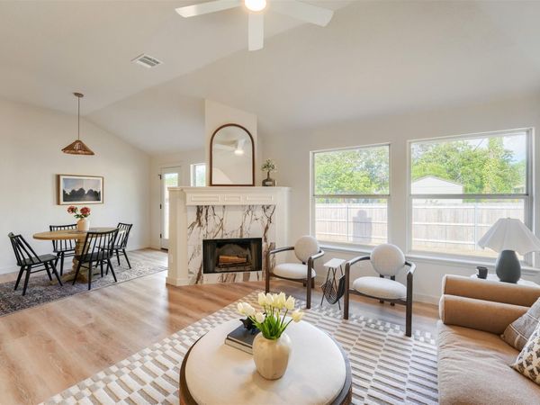 1012 N Railroad Ave, Pflugerville, TX 78660