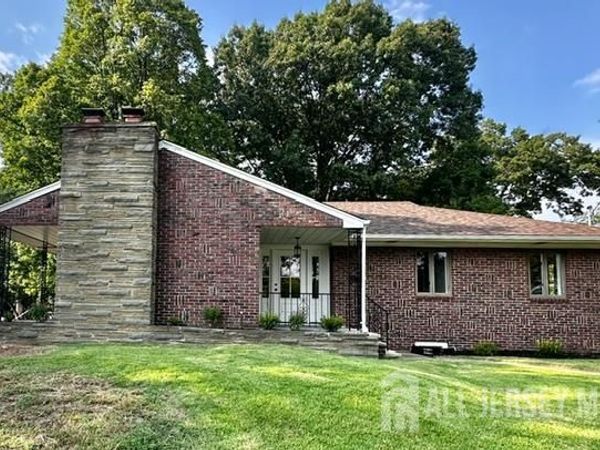 16 Charlotte Street , Sayreville, NJ 08872