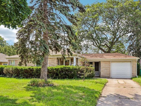 1011 W Silver Spring DRIVE, Milwaukee, WI 53209
