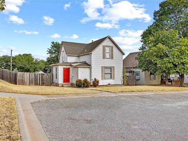 618 N State Street, Weatherford, OK 73096
