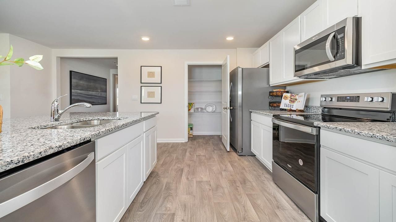 649 Strawberry Field Way  Photo 6