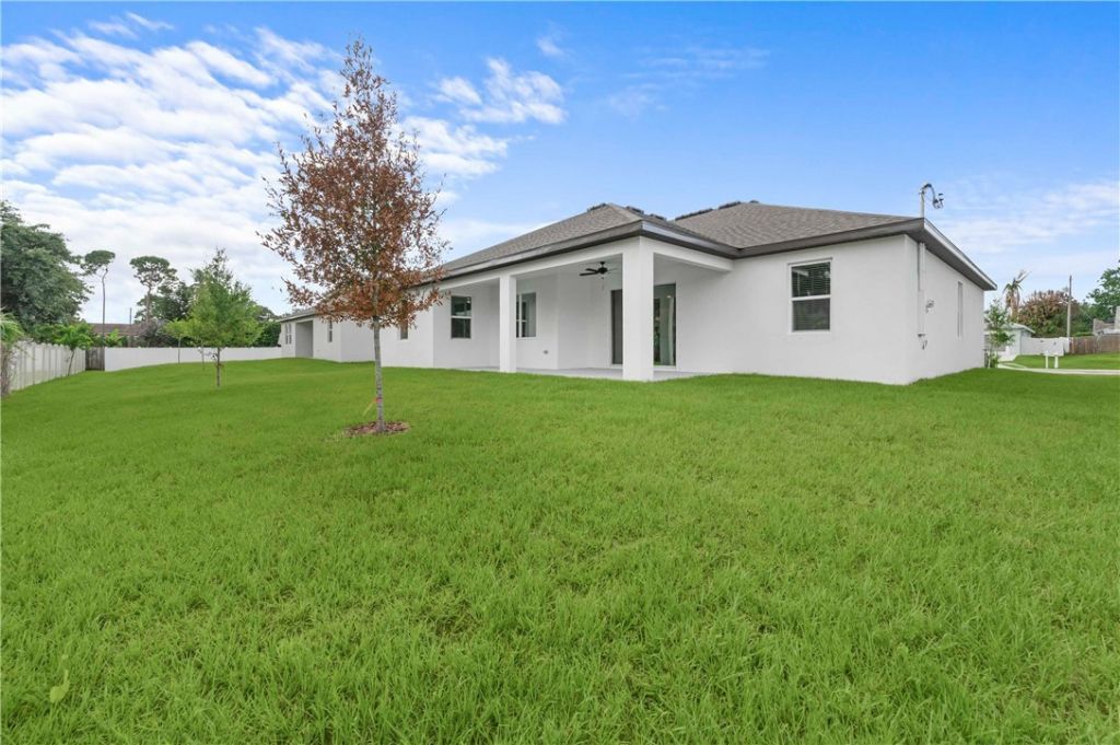 8046 99th Court , Vero Beach, FL 32967 Photo