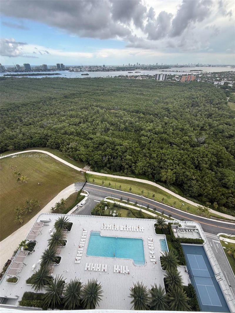 2411 Laguna Circle , Unit 2703, North Miami, FL 33181 Photo