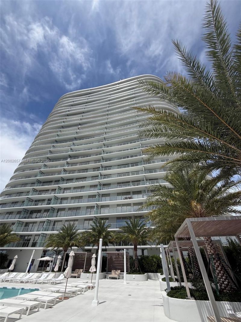 2411 Laguna Circle , Unit 2703, North Miami, FL 33181 Photo