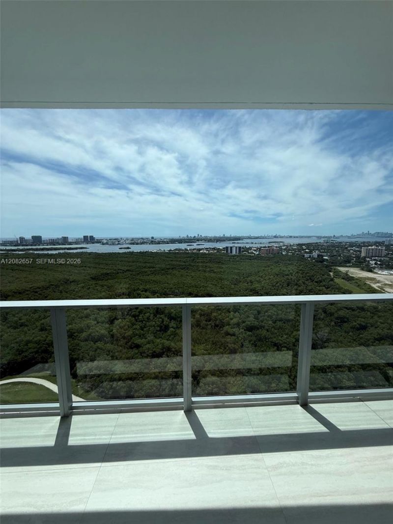 2411 Laguna Circle , Unit 2703, North Miami, FL 33181 Photo