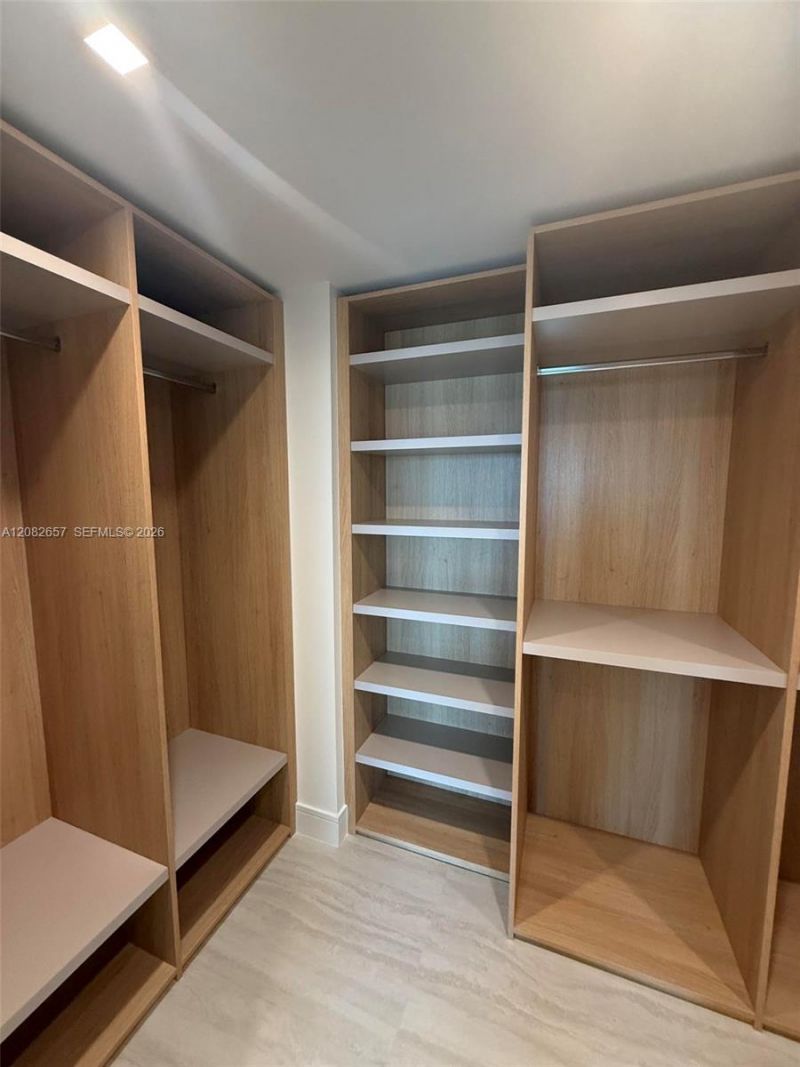 2411 Laguna Circle , Unit 2703, North Miami, FL 33181 Photo