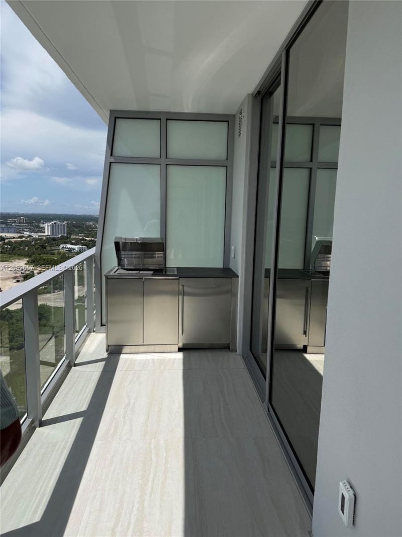 2411 Laguna Circle , Unit 2703, North Miami, FL 33181 Photo